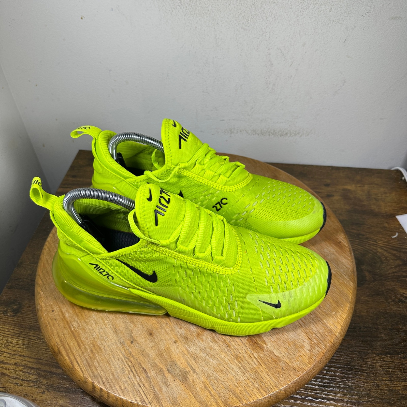 Nike Air Max 270 Womens 9.5 Volt Neon Green Black Sneakers Dv2226-300